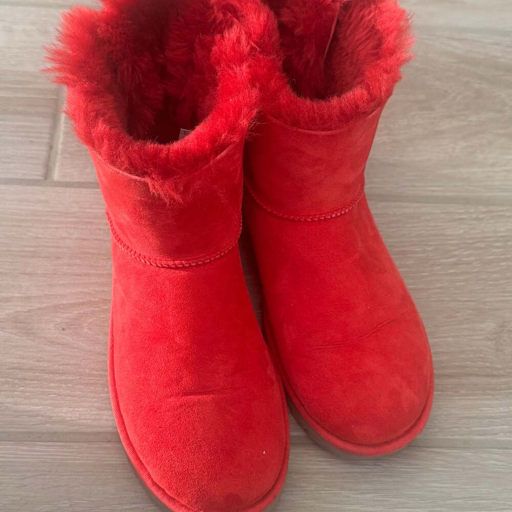 UGG Women’s Bailey Bow II Boots in Samba Red